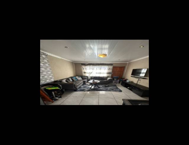 2 BEDROOM FREEHOLD FOR SALE IN WINDMILL PARK